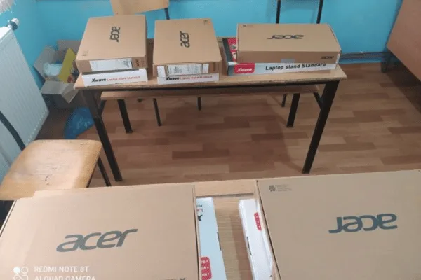 Donacija laptop računara Osnovnoj školi u Orahovcu na Kosovu i Metohiji