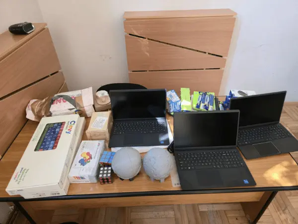 Donacija računara i školske opreme Školi Kosovski božur u Kosovskoj Mitrovici